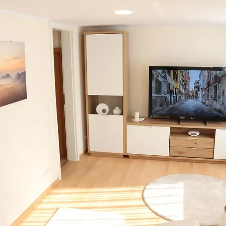 Liebevoll Eingerichtetes Haus Mit Grossem Garten In - Telefonnummer Und Video Unter Www Fhvn De Casa de Férias *