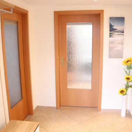 度假居 Liebevoll Eingerichtetes Haus Mit Grossem Garten In - Telefonnummer Und Video Unter Www Fhvn De *
