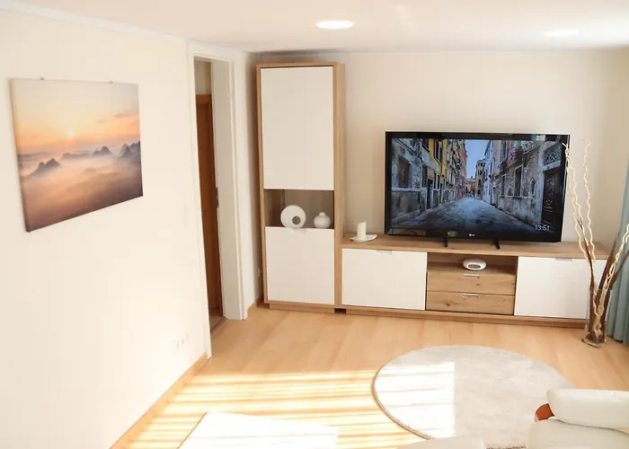 Liebevoll Eingerichtetes Haus Mit Grossem Garten In - Telefonnummer Und Video Unter Www Fhvn De Casa de Férias *